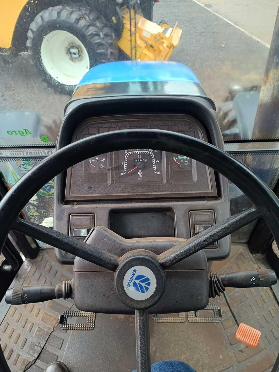 TRATOR NEW HOLLAND TS6020 16X4 CABINADO - ANO 2012
