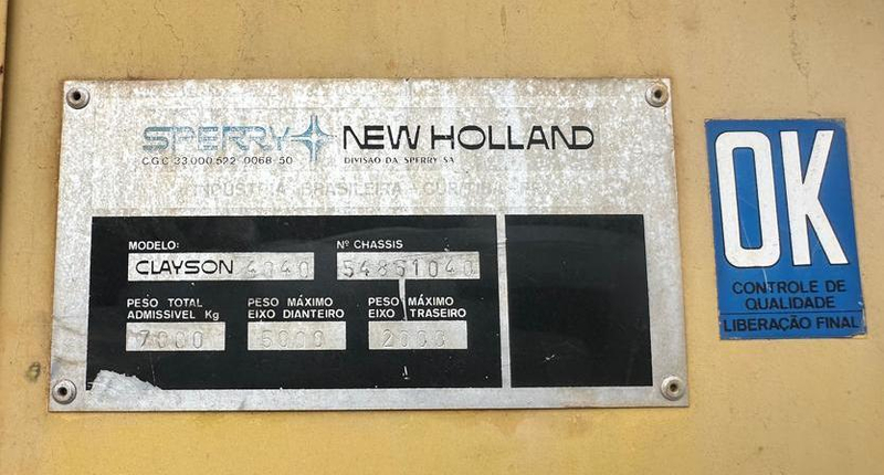 COLHEITADEIRA NEW HOLLAND 4040 - ANO 1984
