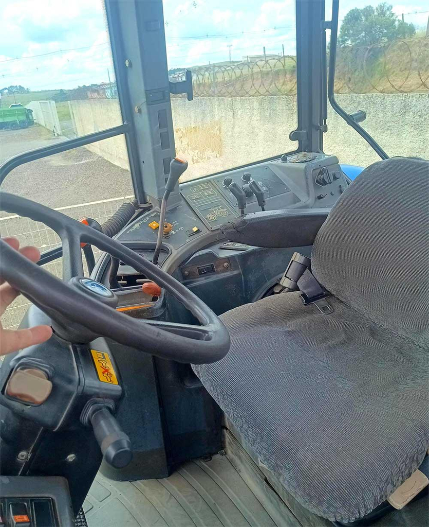 TRATOR NEW HOLLAND TM140 24 x 24 CABINADO - ANO 1999