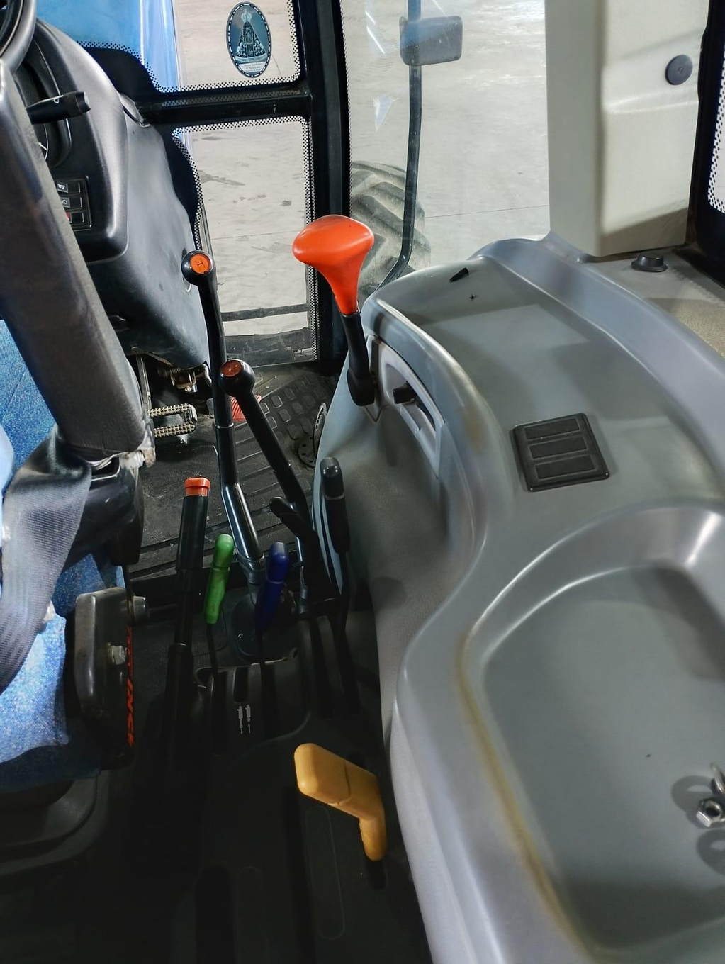 TRATOR NEW HOLLAND TL 85 12X12 CABINADO - ANO 2016