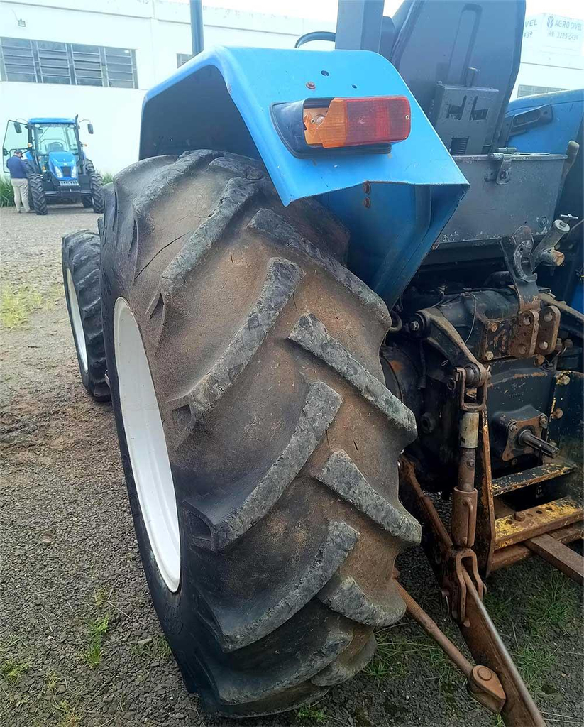 TRATOR NEW HOLLAND TL 70 - ANO 2004
